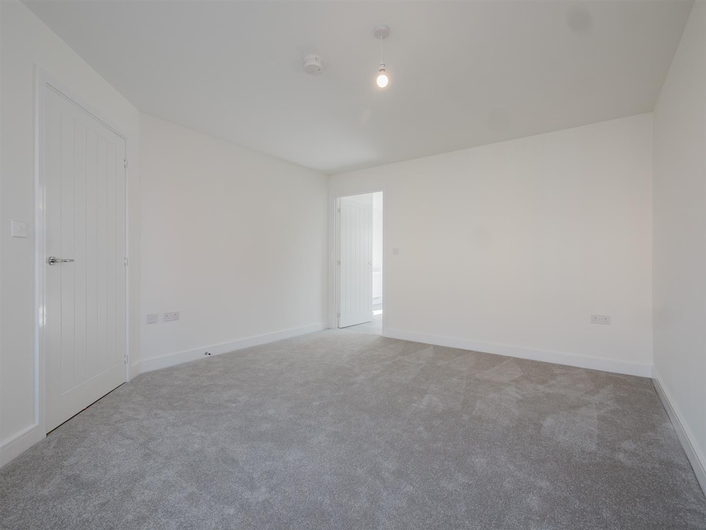 3 Bedroom House To Rent image 4